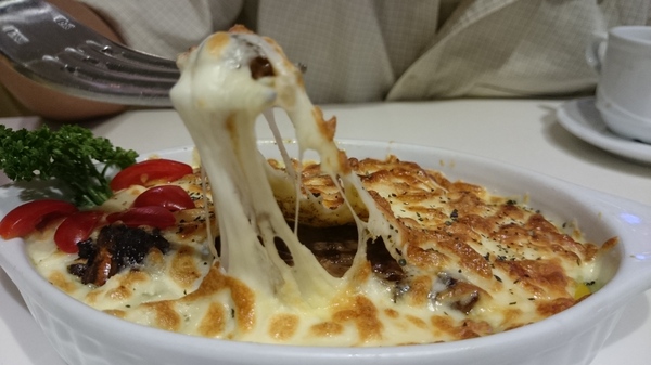 Oyami cafe:Oyami cafe 西門町下午茶咖啡 / 鬆餅 / 義大利麵-夢幻童話天堂