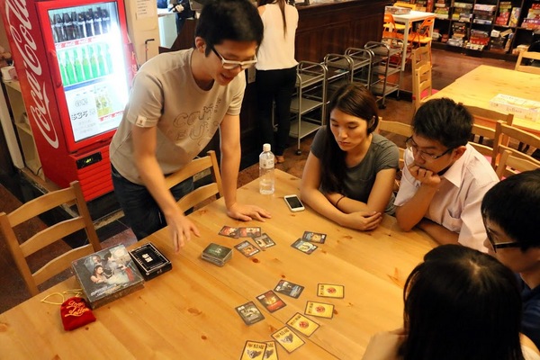 桌遊地下城：台北。大安～上百種桌上遊戲。三五好友聚會好去處。飲料買一送一優惠！桌遊地下城Bungeon（捷運國父紀念館站）