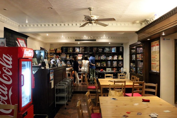 桌遊地下城：台北。大安～上百種桌上遊戲。三五好友聚會好去處。飲料買一送一優惠！桌遊地下城Bungeon（捷運國父紀念館站）