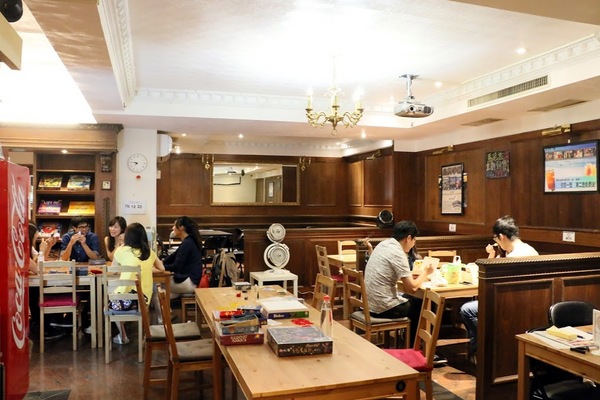 桌遊地下城：台北。大安～上百種桌上遊戲。三五好友聚會好去處。飲料買一送一優惠！桌遊地下城Bungeon（捷運國父紀念館站）