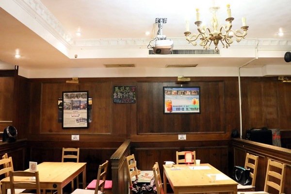 桌遊地下城：台北。大安～上百種桌上遊戲。三五好友聚會好去處。飲料買一送一優惠！桌遊地下城Bungeon（捷運國父紀念館站）