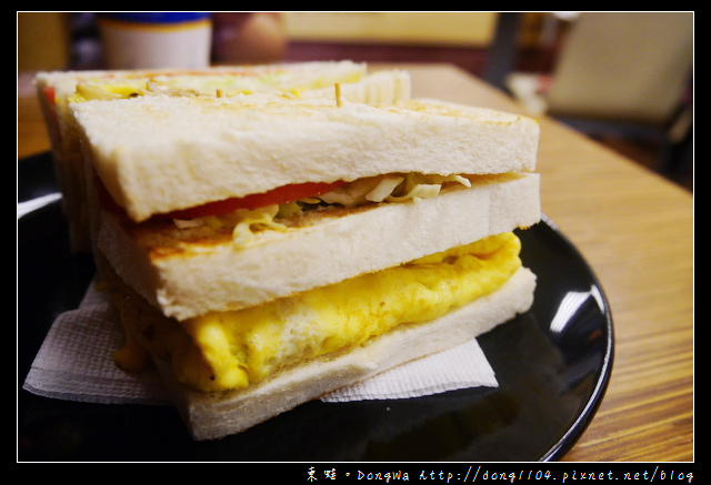 【台北食記】信義世貿北醫。i吐司早午餐。菇菇起司蛋碳烤三明治