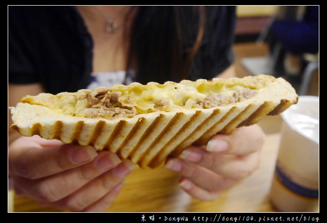 【台北食記】信義世貿北醫。i吐司早午餐。菇菇起司蛋碳烤三明治