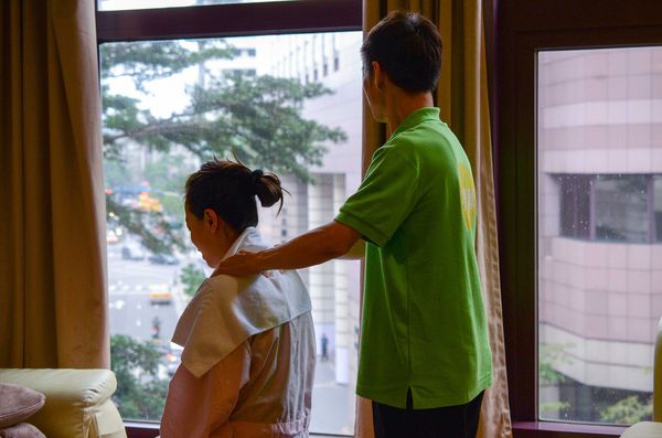 【台北SPA按摩】艾樂源足體養身會館-辦公大樓內隱密且放鬆的好地方,1號按摩師-張師父.按摩/指壓/美容SPA/台北101世貿站