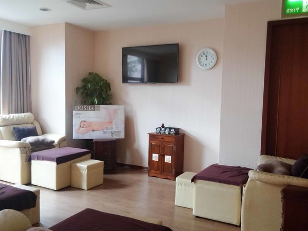 【台北SPA按摩】艾樂源足體養身會館-辦公大樓內隱密且放鬆的好地方，1號按摩師-張師父．按摩/指壓/美容SPA/台北101世貿站