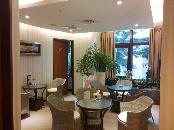 【台北SPA按摩】艾樂源足體養身會館-辦公大樓內隱密且放鬆的好地方，1號按摩師-張師父．按摩/指壓/美容SPA/台北101世貿站