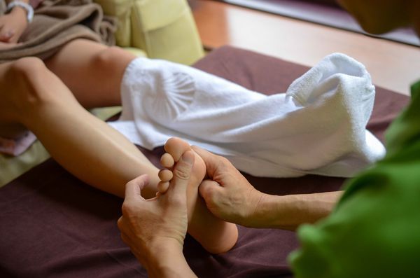 【台北SPA按摩】艾樂源足體養身會館-辦公大樓內隱密且放鬆的好地方，1號按摩師-張師父．按摩/指壓/美容SPA/台北101世貿站