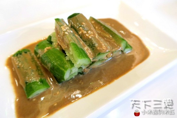 天下三絕：【台北東區︱捷運忠孝復興站】天下三絕麵食館~頂級牛肉麵與紅酒的奢華饗宴~