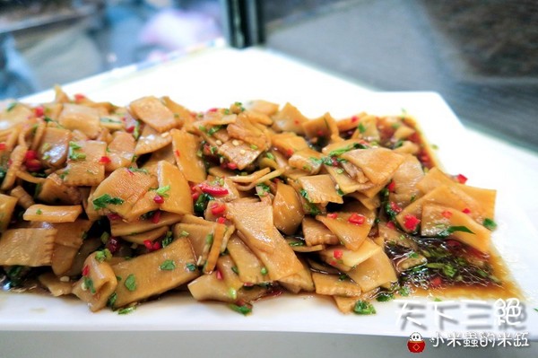 天下三絕：【台北東區︱捷運忠孝復興站】天下三絕麵食館~頂級牛肉麵與紅酒的奢華饗宴~