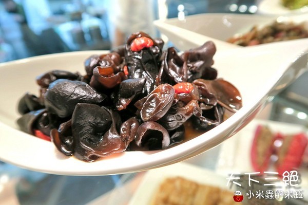 天下三絕：【台北東區︱捷運忠孝復興站】天下三絕麵食館~頂級牛肉麵與紅酒的奢華饗宴~