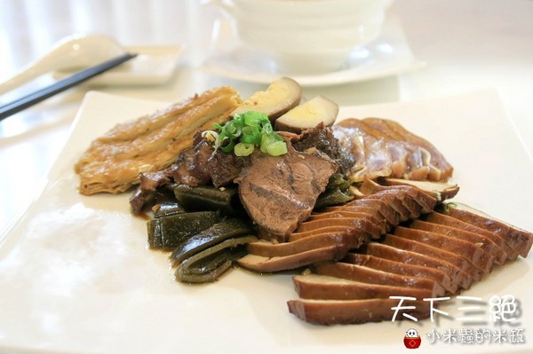 天下三絕：【台北東區︱捷運忠孝復興站】天下三絕麵食館~頂級牛肉麵與紅酒的奢華饗宴~