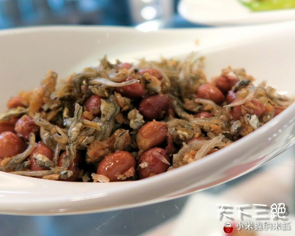 天下三絕：【台北東區︱捷運忠孝復興站】天下三絕麵食館~頂級牛肉麵與紅酒的奢華饗宴~