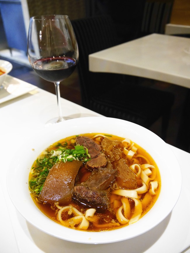 │台北東區│天下三絕麵食館頂級牛肉麵。台灣小吃也能躍升豪華宴（捷運忠孝復興）