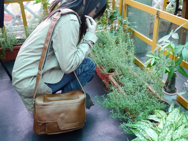 16德國 手工包 真牛皮 compagnon 高質感 相機包 旅行包 媽媽包 後背包.JPG