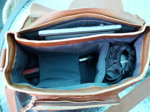 07德國 手工包 真牛皮 compagnon 高質感 相機包 旅行包 媽媽包 後背包.JPG