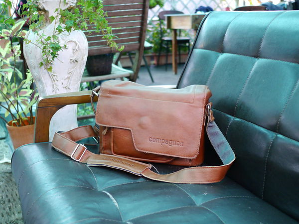 14德國 手工包 真牛皮 compagnon 高質感 相機包 旅行包 媽媽包 後背包.JPG