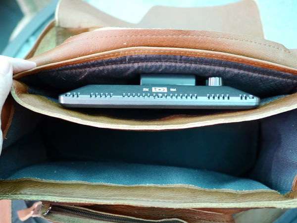 03德國 手工包 真牛皮 compagnon 高質感 相機包 旅行包 媽媽包 後背包.JPG