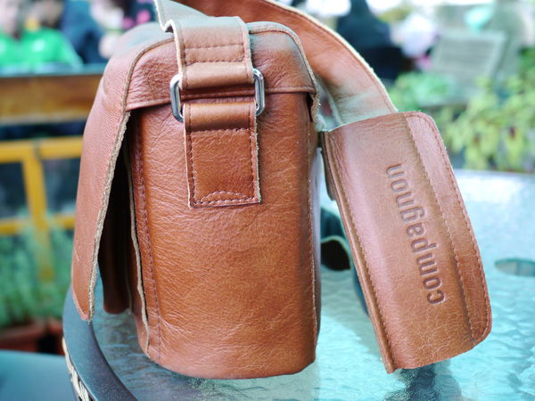 10德國 手工包 真牛皮 compagnon 高質感 相機包 旅行包 媽媽包 後背包.JPG