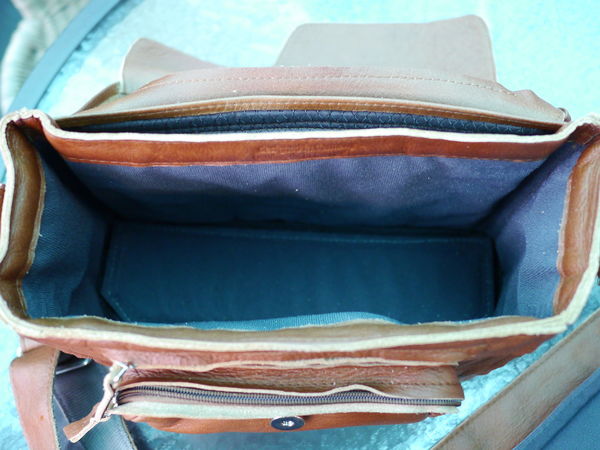 02德國 手工包 真牛皮 compagnon 高質感 相機包 旅行包 媽媽包 後背包.JPG