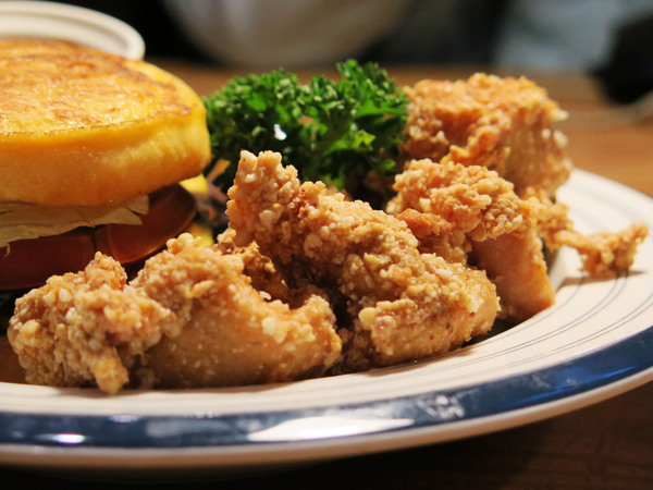 Toast Chat：東區早午餐&amp;下午茶、萌貓咪餐廳。Toast Chat