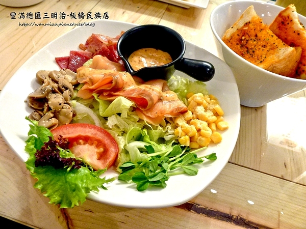 豐滿咖啡早午餐(民族店)：【新北市板橋區/食記】板橋早午餐 / 咖啡下午茶 / 豐滿 (完整菜單) ✿✿ 豐滿總匯三明治/民族店 ✿✿