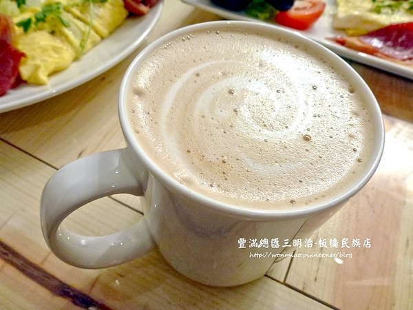 豐滿咖啡早午餐(民族店)：【新北市板橋區/食記】板橋早午餐 / 咖啡下午茶 / 豐滿 (完整菜單) ✿✿ 豐滿總匯三明治/民族店 ✿✿