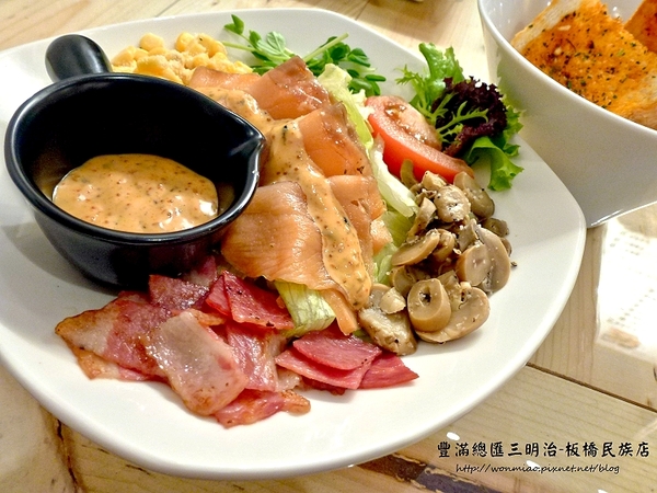 豐滿咖啡早午餐(民族店)：【新北市板橋區/食記】板橋早午餐 / 咖啡下午茶 / 豐滿 (完整菜單) ✿✿ 豐滿總匯三明治/民族店 ✿✿