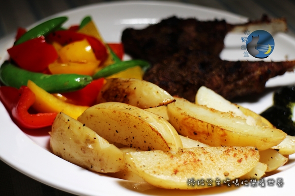 夜貓食堂：慢步淡水河畔『夜貓食堂』宵夜/燒烤BBQ/新北寵物餐廳/夜景