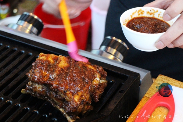 夜貓食堂：慢步淡水河畔『夜貓食堂』宵夜/燒烤BBQ/新北寵物餐廳/夜景