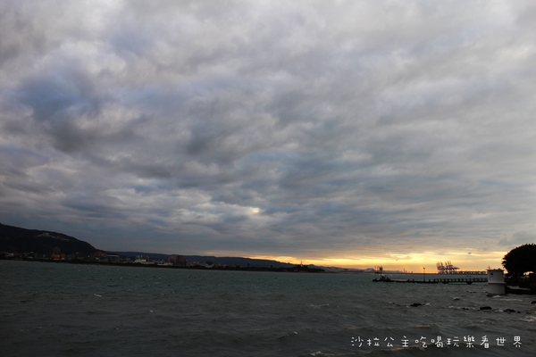 夜貓食堂：慢步淡水河畔『夜貓食堂』宵夜/燒烤BBQ/新北寵物餐廳/夜景