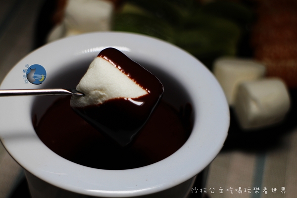 夜貓食堂：慢步淡水河畔『夜貓食堂』宵夜/燒烤BBQ/新北寵物餐廳/夜景