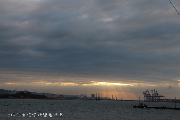 夜貓食堂：慢步淡水河畔『夜貓食堂』宵夜/燒烤BBQ/新北寵物餐廳/夜景