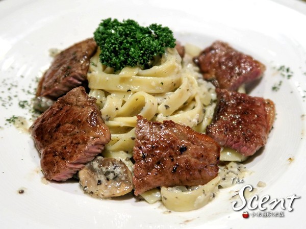 The Scent：【捷運六張犁站】THE SCENT餐酒館~台北大安區lounge bar複合式餐廳/義大利麵、燉飯、排餐、調酒