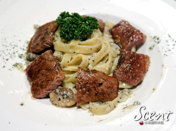 The Scent：【捷運六張犁站】THE SCENT餐酒館~台北大安區lounge bar複合式餐廳/義大利麵、燉飯、排餐、調酒