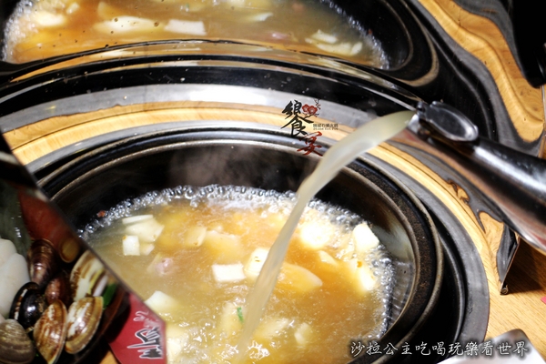 饗宴石頭火鍋(吉林店):台北中山 『饗宴石頭火鍋(吉林店) 』捷運行天宮