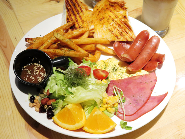 豐滿早午餐(信義世貿店)：北醫平價優質連鎖早午餐。豐滿三明治 * 信義早午餐 / 世貿下午茶*