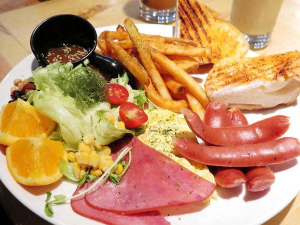 豐滿早午餐(信義世貿店)：北醫平價優質連鎖早午餐。豐滿三明治 * 信義早午餐 / 世貿下午茶*