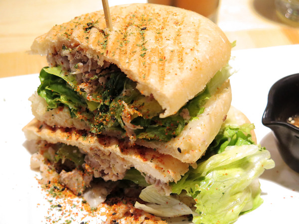 豐滿早午餐(信義世貿店)：北醫平價優質連鎖早午餐。豐滿三明治 * 信義早午餐 / 世貿下午茶*