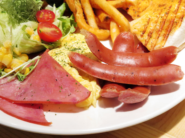 豐滿早午餐(信義世貿店)：北醫平價優質連鎖早午餐。豐滿三明治 * 信義早午餐 / 世貿下午茶*