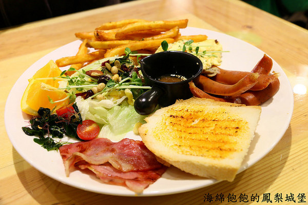 豐滿早午餐(信義世貿店)：豐滿總匯三明治(信義世貿店)-信義早午餐 / 世貿下午茶 / 豐滿三明治