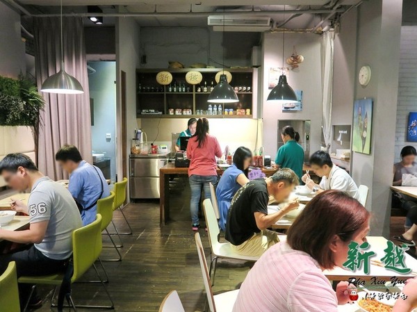 新越 越南麵食館：【捷運後山埤站｜五分埔】新越越南麵食館~平價好吃的越南美食