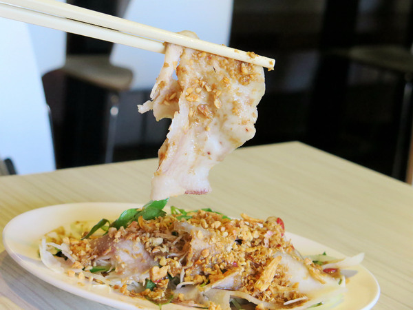 新越 越南麵食館：美味道地的越南美食，鄰近五分埔 / 捷運後山埤站。新越越南麵食館