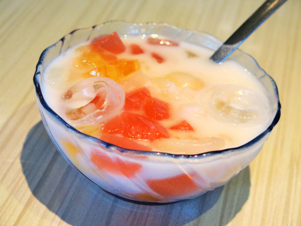 新越 越南麵食館：美味道地的越南美食，鄰近五分埔 / 捷運後山埤站。新越越南麵食館