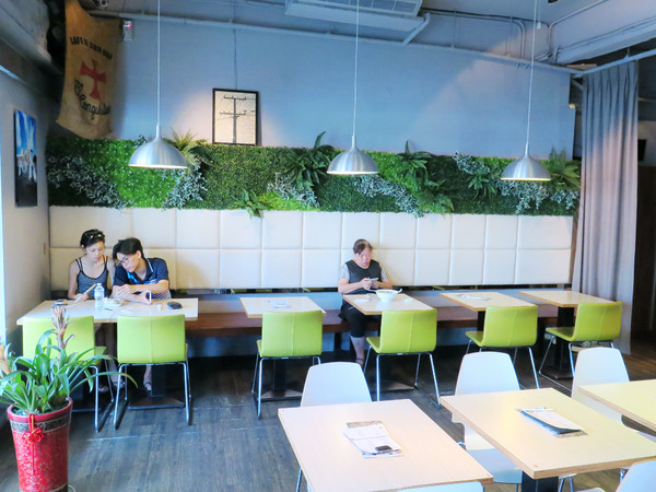 新越 越南麵食館：美味道地的越南美食，鄰近五分埔 / 捷運後山埤站。新越越南麵食館