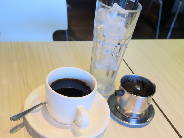 新越 越南麵食館：美味道地的越南美食，鄰近五分埔 / 捷運後山埤站。新越越南麵食館