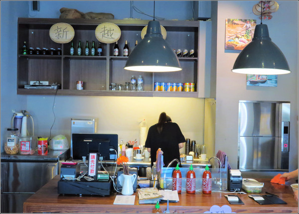 新越 越南麵食館：美味道地的越南美食，鄰近五分埔 / 捷運後山埤站。新越越南麵食館