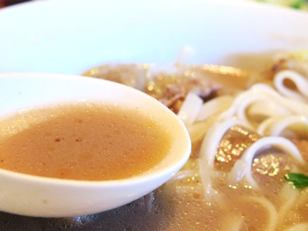 新越 越南麵食館：美味道地的越南美食，鄰近五分埔 / 捷運後山埤站。新越越南麵食館