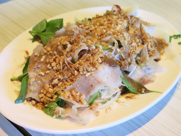 新越 越南麵食館：美味道地的越南美食，鄰近五分埔 / 捷運後山埤站。新越越南麵食館