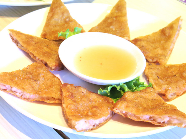 新越 越南麵食館：美味道地的越南美食，鄰近五分埔 / 捷運後山埤站。新越越南麵食館