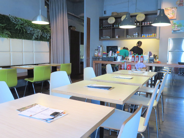 新越 越南麵食館：美味道地的越南美食，鄰近五分埔 / 捷運後山埤站。新越越南麵食館